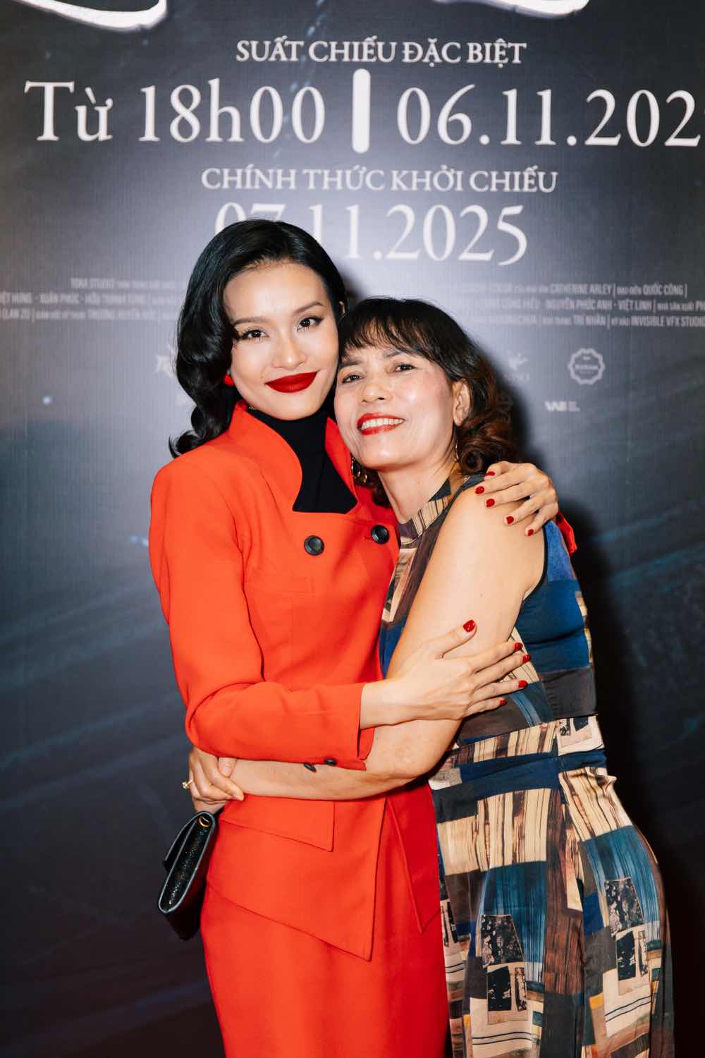 1A.246.trai-tim-que-quat-cong-chieu-truyen-thong-spotlight-vietnam00001