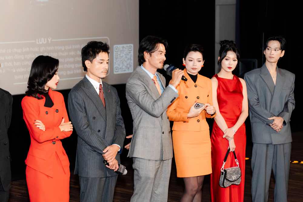 1A.247.trai-tim-que-quat-cong-chieu-truyen-thong-spotlight-vietnam00001