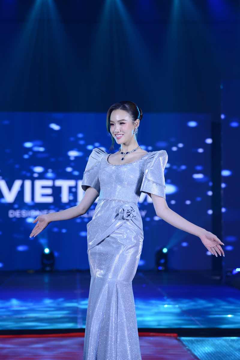 1A.279.trinh-my-ah-truyen-thong-spotlight-vietnam-miss-world-2025-00006