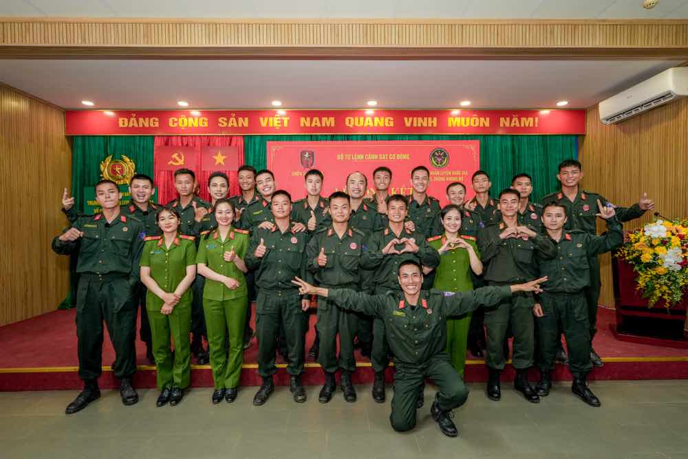 1A.430.chien-si-qua-cam-truyen-thong-spotlight-vietnam00002