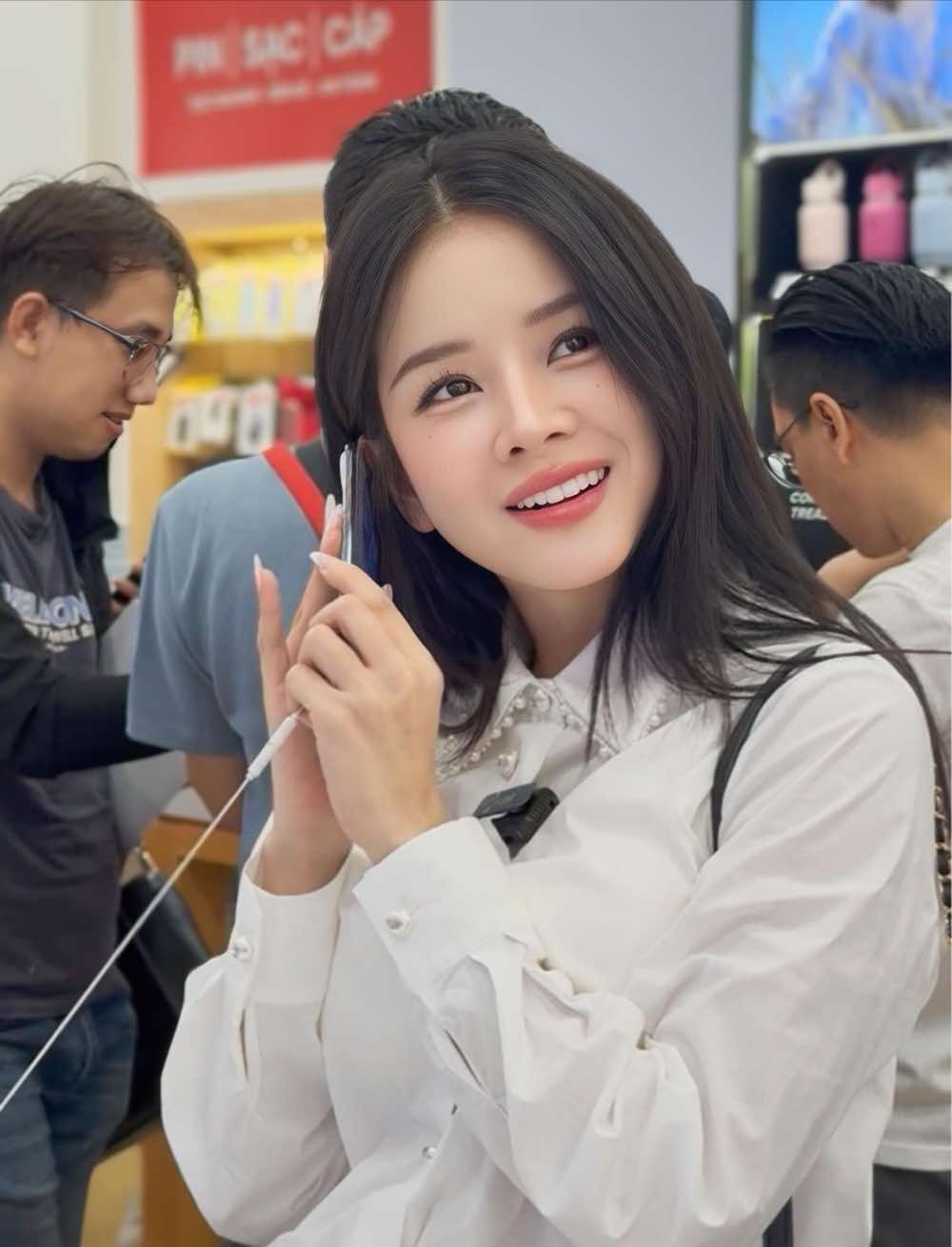 1A.508.mie-di-dong-viet-iphone17-truyen-thong-spotlight-vietnam00001