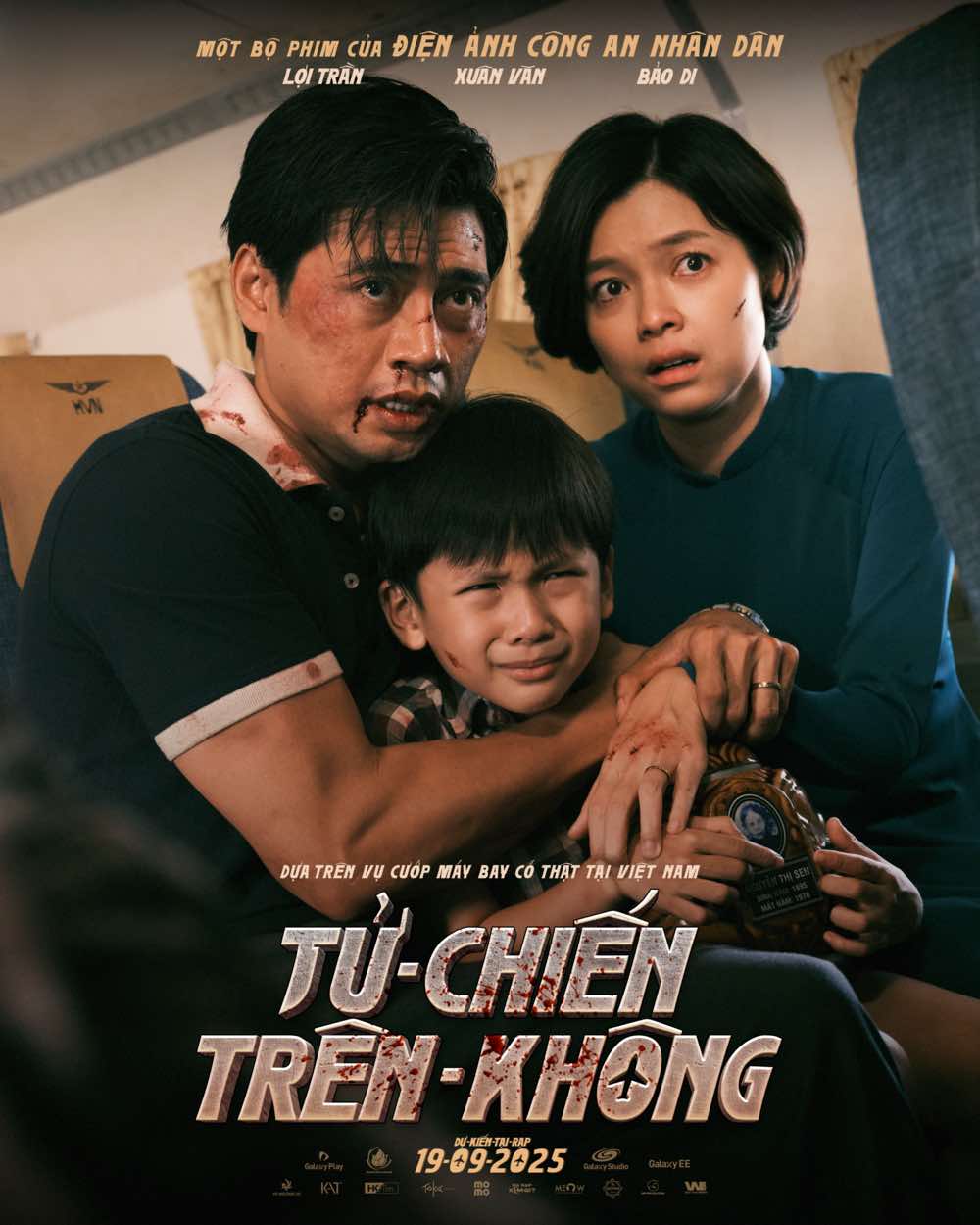1A.618.TU-CHIEN-TREN-KHONG-spotlight-vietnam4