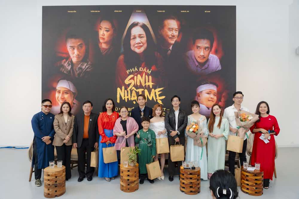 1A.633.pha-dam-sinh-nhat-me-spotlight-vietnam8