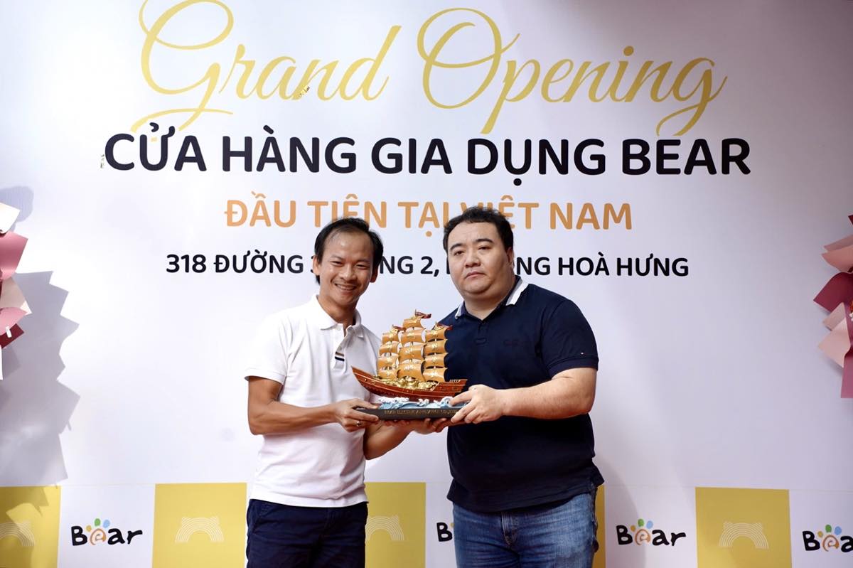 1A.638.bear-vietnam-khai-truong-spotlight-vietnam-di-dong-viet-2025-19