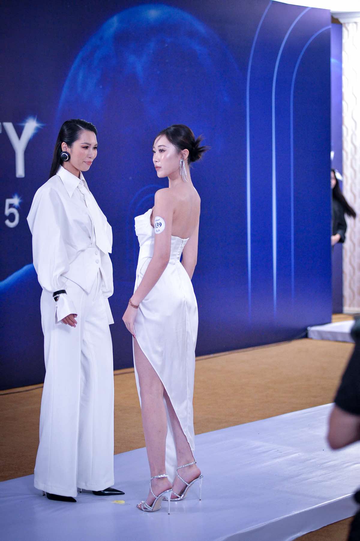 1A.643.nguyen-phuong-anh-hoa-hau-spotlight-vietnam2