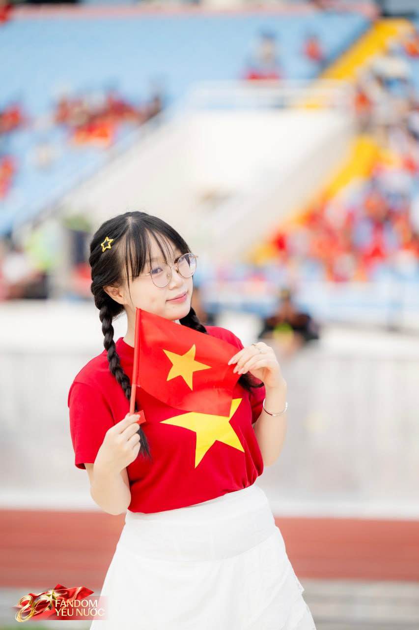 1A.646.ky-luc-50000-nguoi-mac-ao-do-mung-le-ky-niem-spotlight-vietnam8