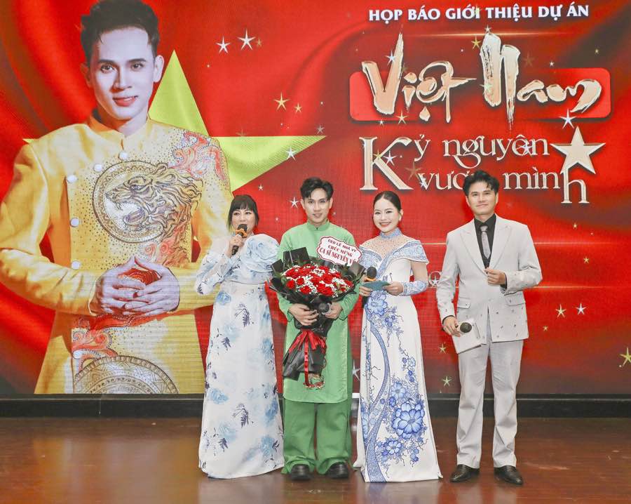 1A.679.nguyen-vu-ra-mat-34-ca-khuc-spotlight-vietnam16