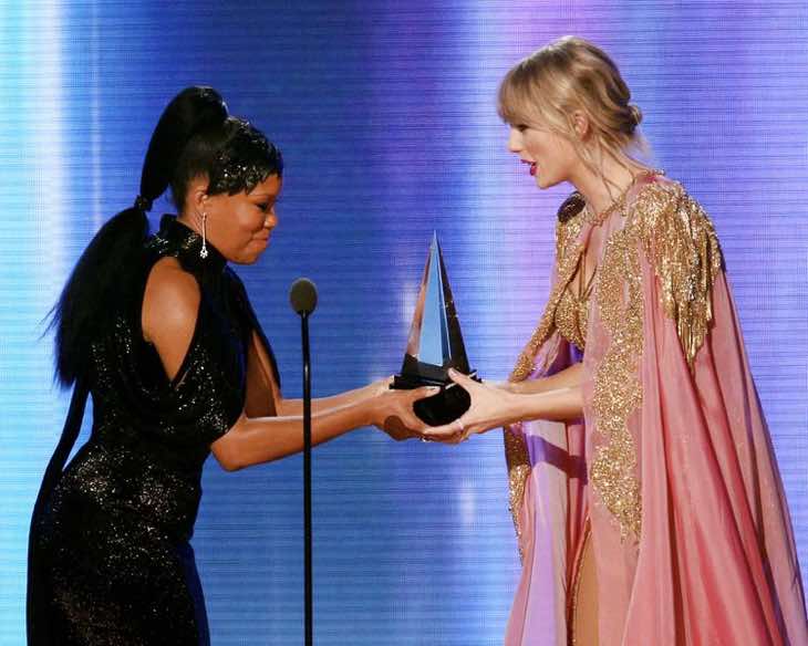 1A.689.spotlight-vietnam-taylor-swift-2025-music2
