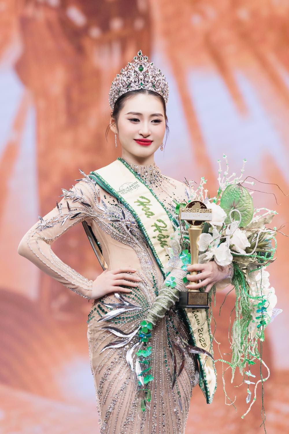 1A.730.dang-quang-3-hoa-hau-trai-dat-viet-nam-2025-miss-earth-vietnam-2025-spotlight-vietnam-