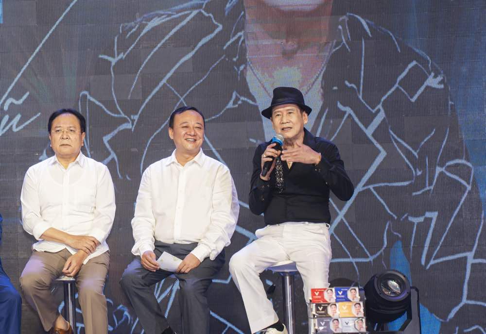 1A.733.nhac-kich-cho-nguoi-to-my-thu-huong-spotlight-vietnam-31