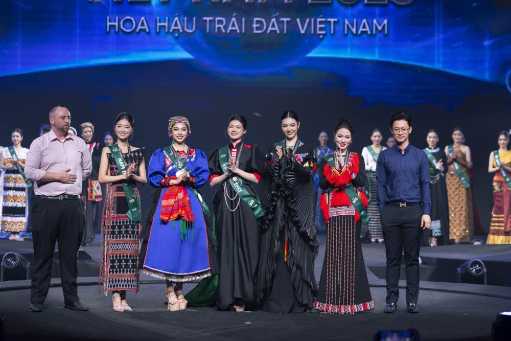 1A.741.to-5-nguoi-dep-moi-truong