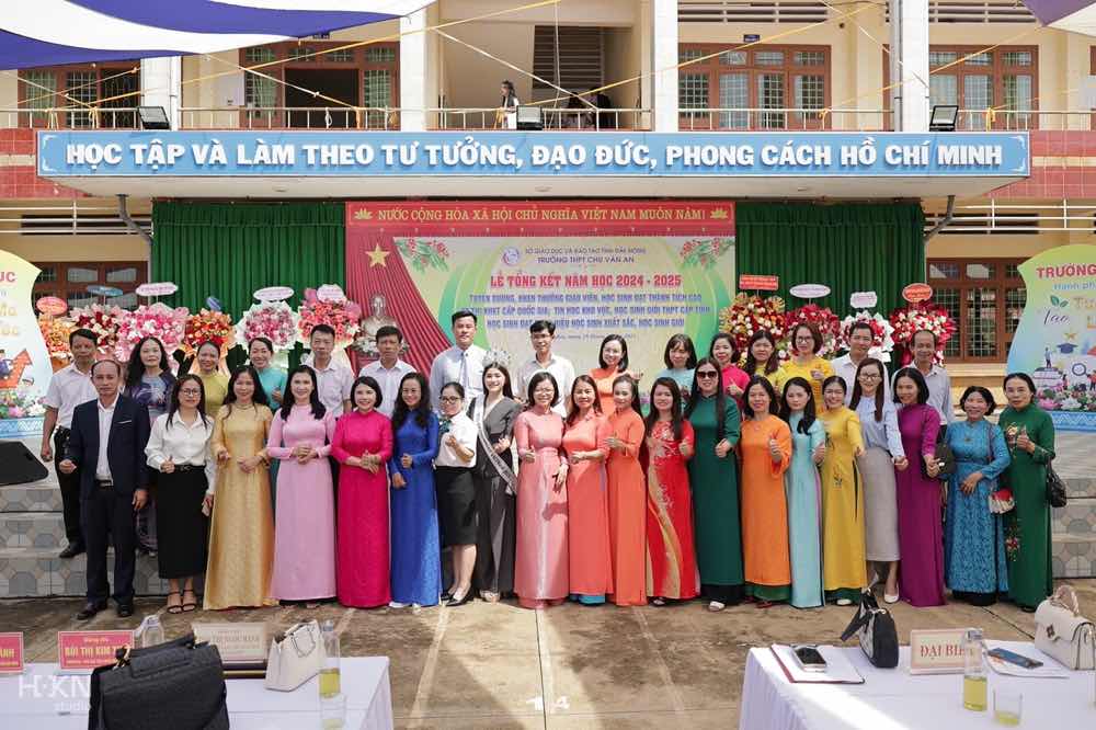 1A.794.hoa-hau-bien-dao-viet-nam-2025-my-linh-spotlight-vietnam13
