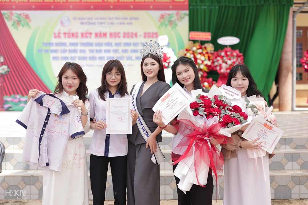 1A.794.hoa-hau-bien-dao-viet-nam-2025-my-linh-spotlight-vietnam7