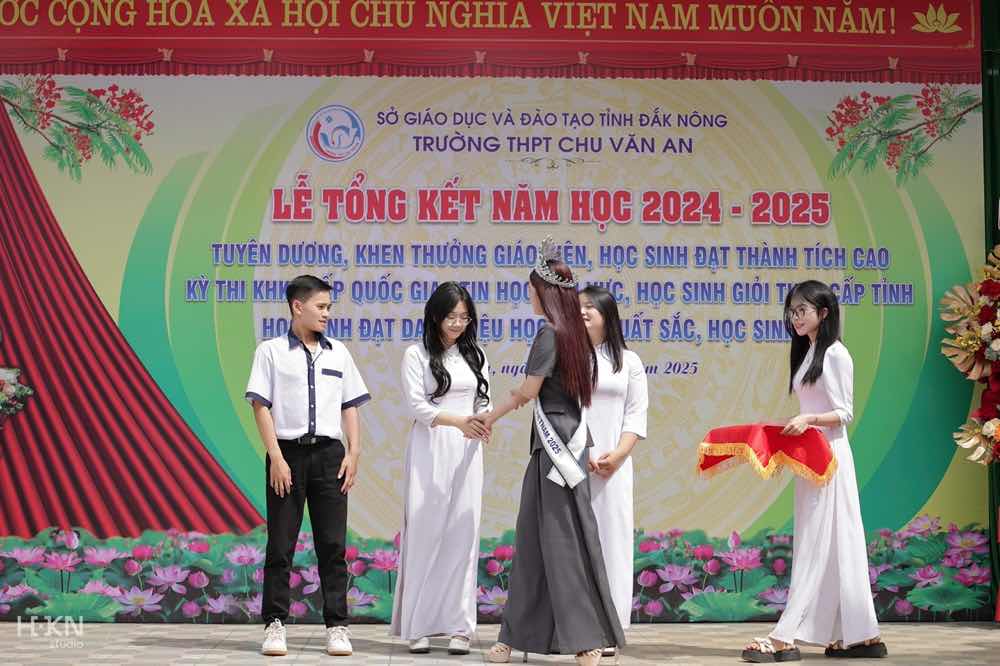 1A.794.hoa-hau-bien-dao-viet-nam-2025-my-linh-spotlight-vietnam9