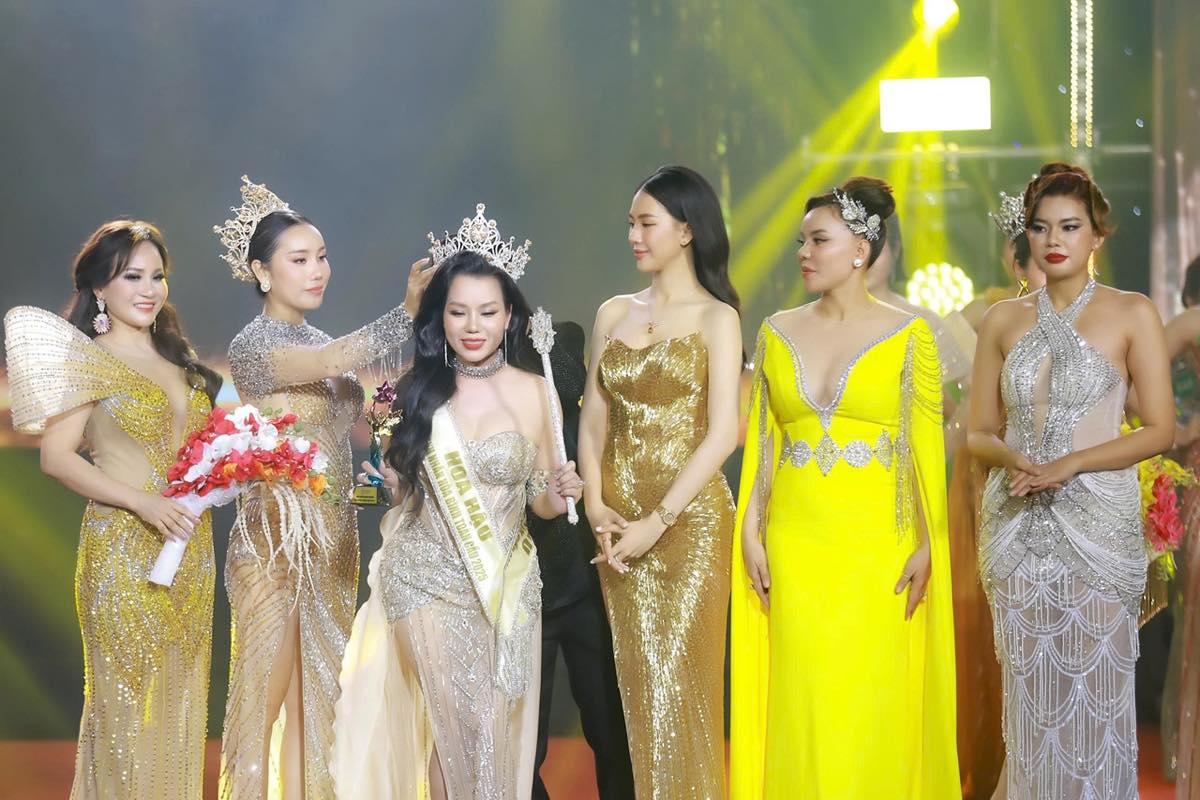 1A.800.Ma-thi-thanh-huyen-dang-quang-hoa-hau-doanh-nhan-hoa-binh-toan-cau-2025-spotlight-vietnam