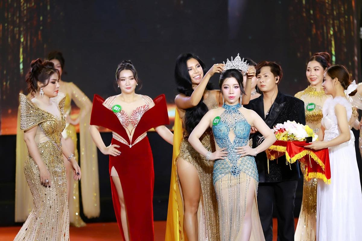 1A.800.a-2-ngo-thi-nhu-ngoc-hoa-hau-doanh-nhan-hoa-binh-toan-cau-2025-spotlight-vietnam