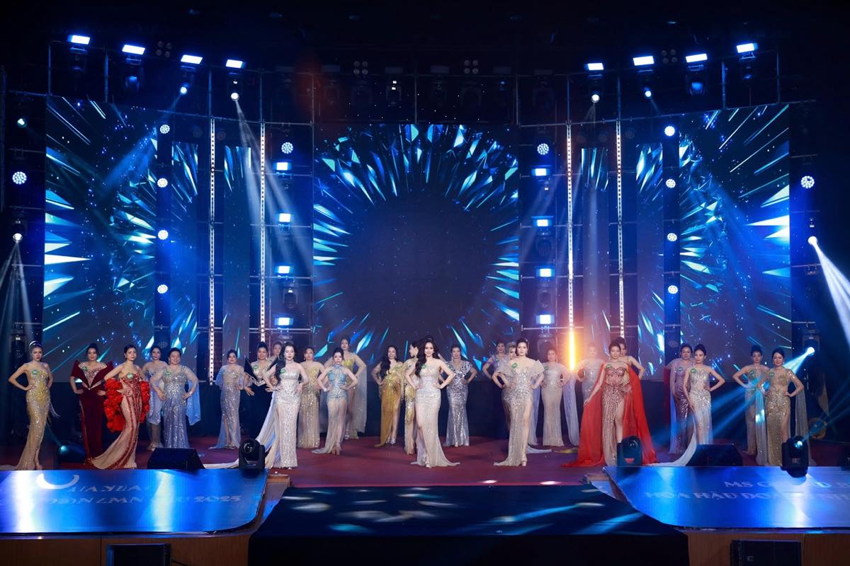 1A.800.da-hoi-hoa-hau-doanh-nhan-hoa-binh-toan-cau-2025-spotlight-vietnam
