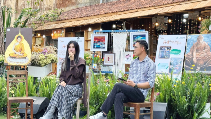 1A.809.ca-si-phuc-anh-spotlight-vietnam1