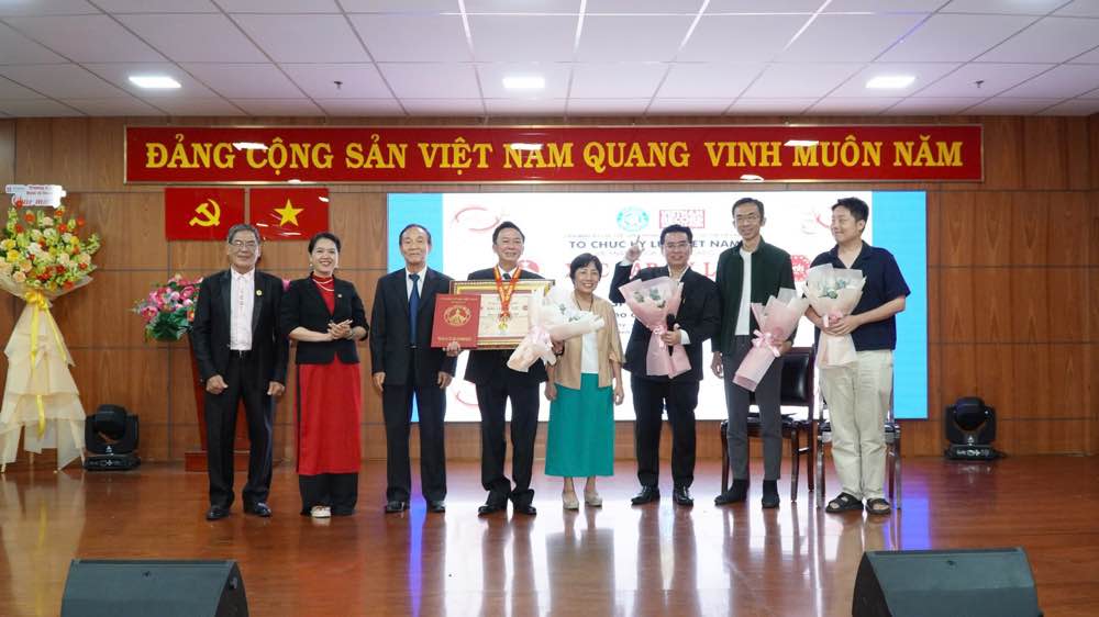 1A.865.tap-the-nhac-si-Huu-Tam-spotlight-vietnam9