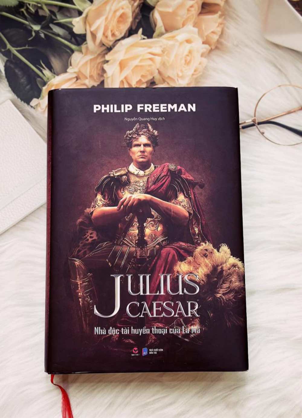 1A.868.review-sach-Julius-caesar-spotlight-vietnam1
