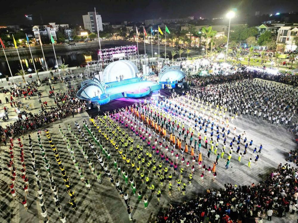 1A.884.-MC-Pham-truong-giang-tuan-le-du-lich-quang-ngai-2025-spotlight-vietnam1
