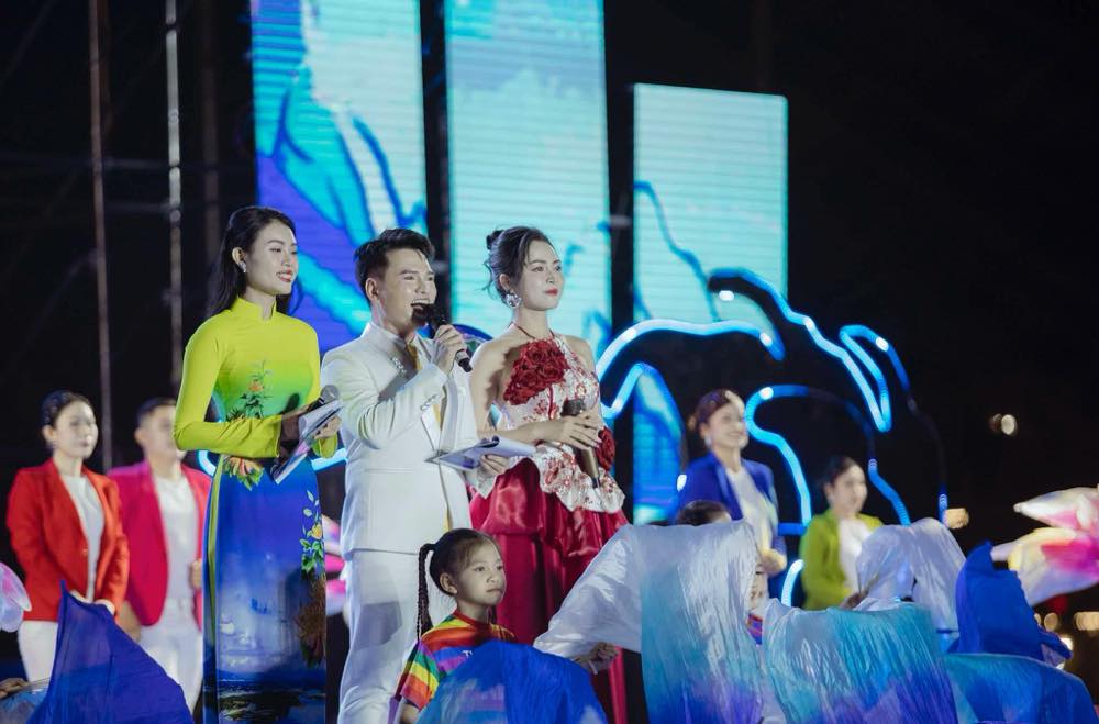 1A.884.MC-Pham-truong-giang-tuan-le-du-lich-quang-ngai-2025-spotlight-vietnam20