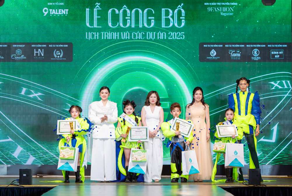 1A.888.9-fashion-show-spotlight-vietnam12