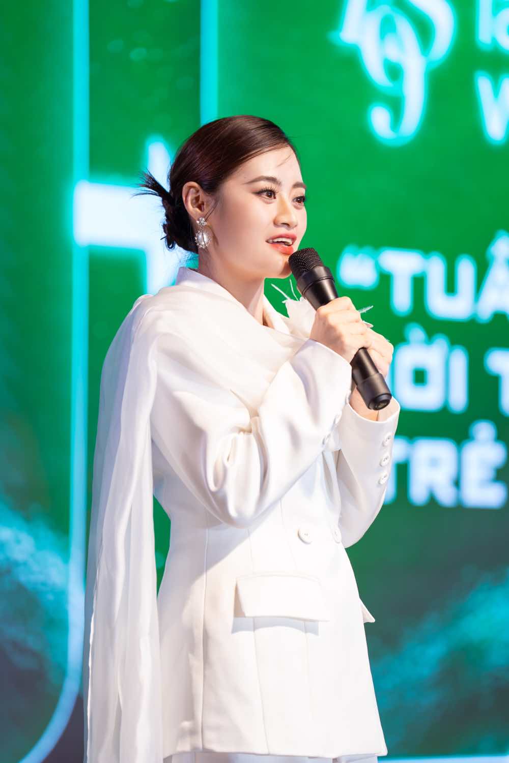 1A.888.9-fashion-show-spotlight-vietnam13