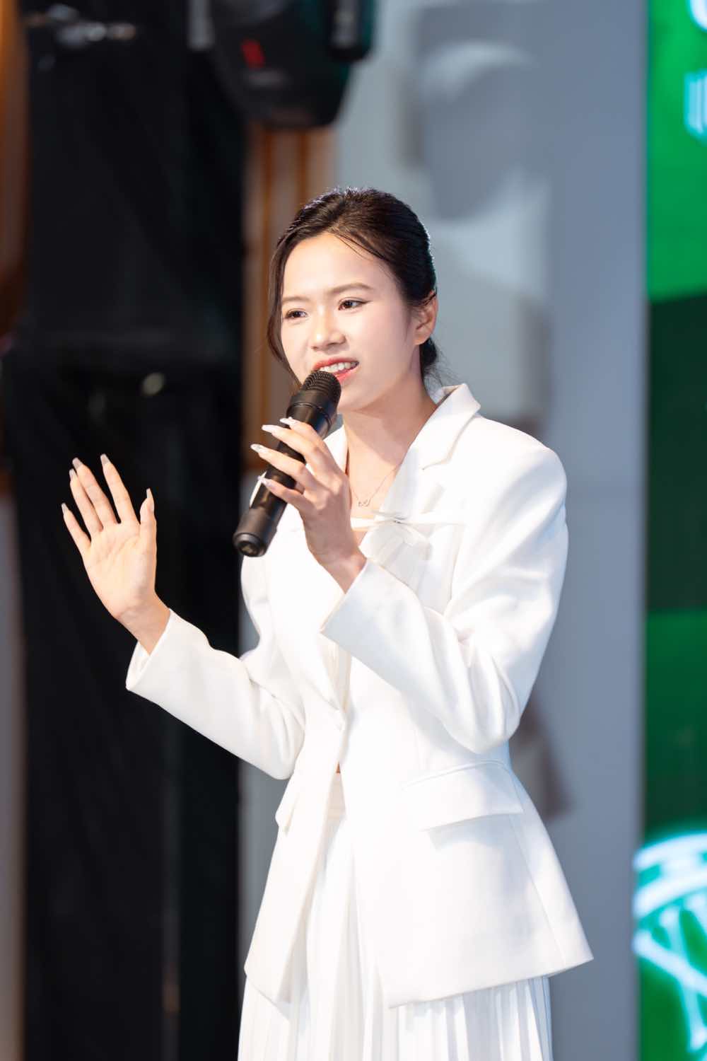1A.888.9-fashion-show-spotlight-vietnam15