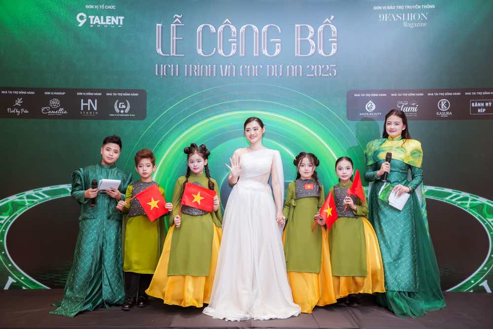 1A.888.9-fashion-show-spotlight-vietnam3