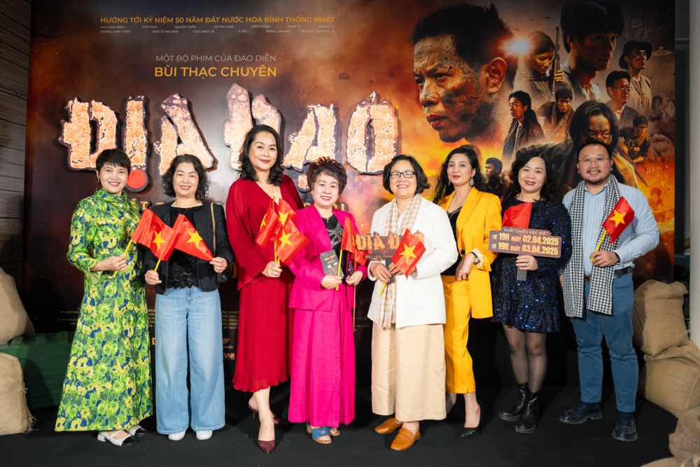 1A.908.dia-dao-mat-troi-trong-bong-toi-spotlight-vietnam10