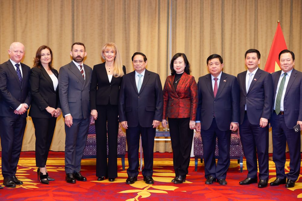 1A.910.Adamed-Polish-Prime-Minister-davipharm-2025-spotlight-vietnam2