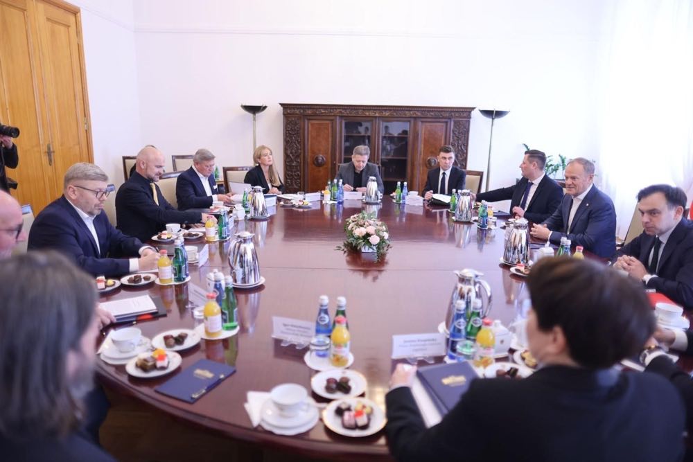 1A.910.Adamed-Polish-Prime-Minister-davipharm-2025-spotlight-vietnam3