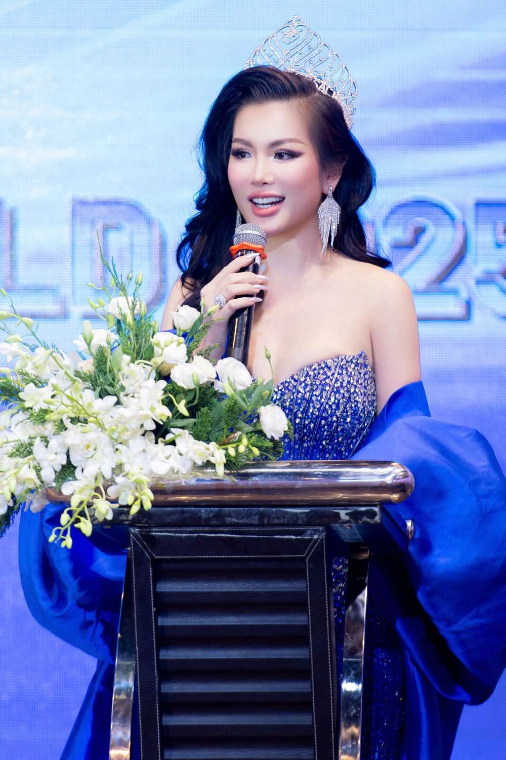 1A.913.dai-su-miss-grand-business-world-2025-spotlight-vietnam