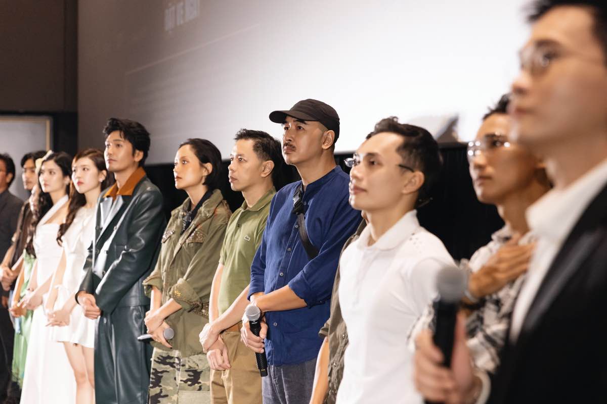 1A.915.dia-dao-mat-troi-trong-bong-toi-spotlight-vietnam3