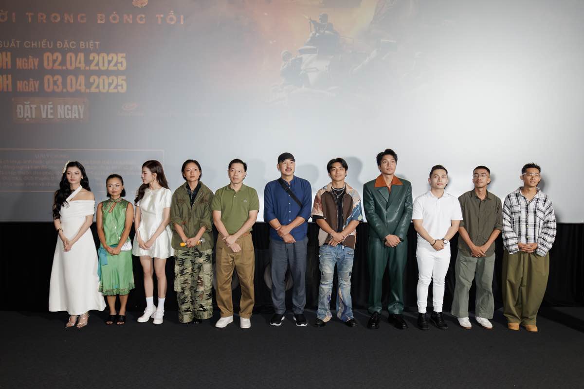 1A.915.dia-dao-mat-troi-trong-bong-toi-spotlight-vietnam8