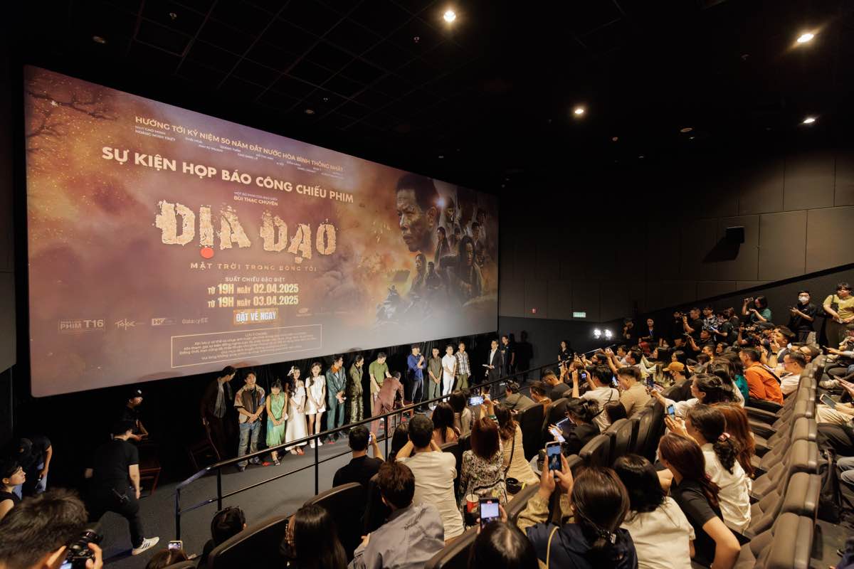 1A.915.dia-dao-mat-troi-trong-bong-toi-spotlight-vietnam9