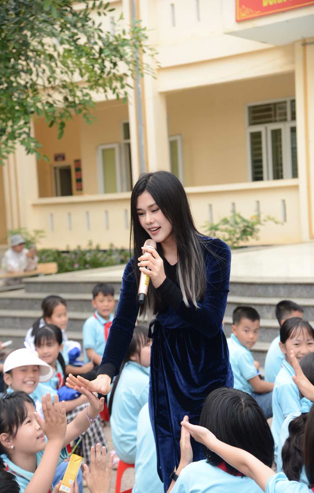 1A.919.phuc-anh-spotlight-vietnam5