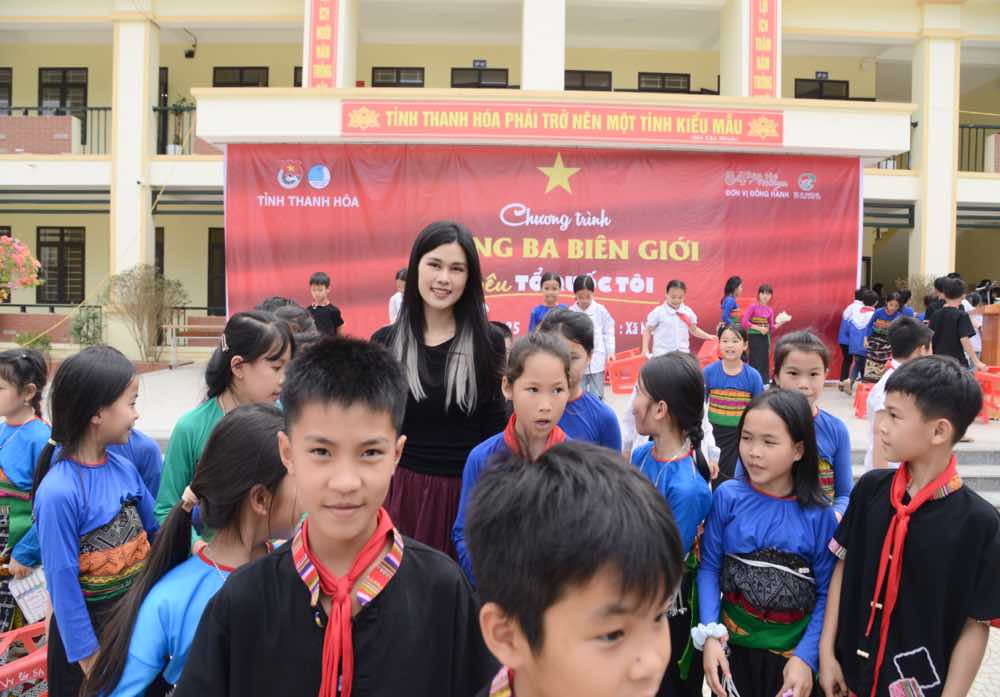 1A.919.phuc-anh-spotlight-vietnam7