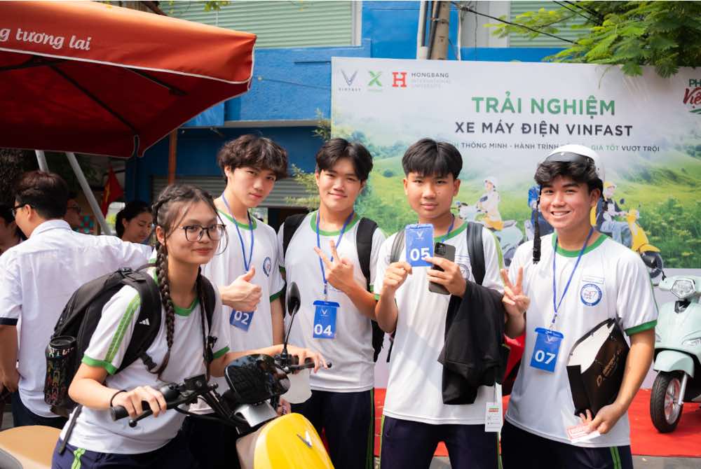 1A.923.xe-xanh-SM-spotlight-vietnam2