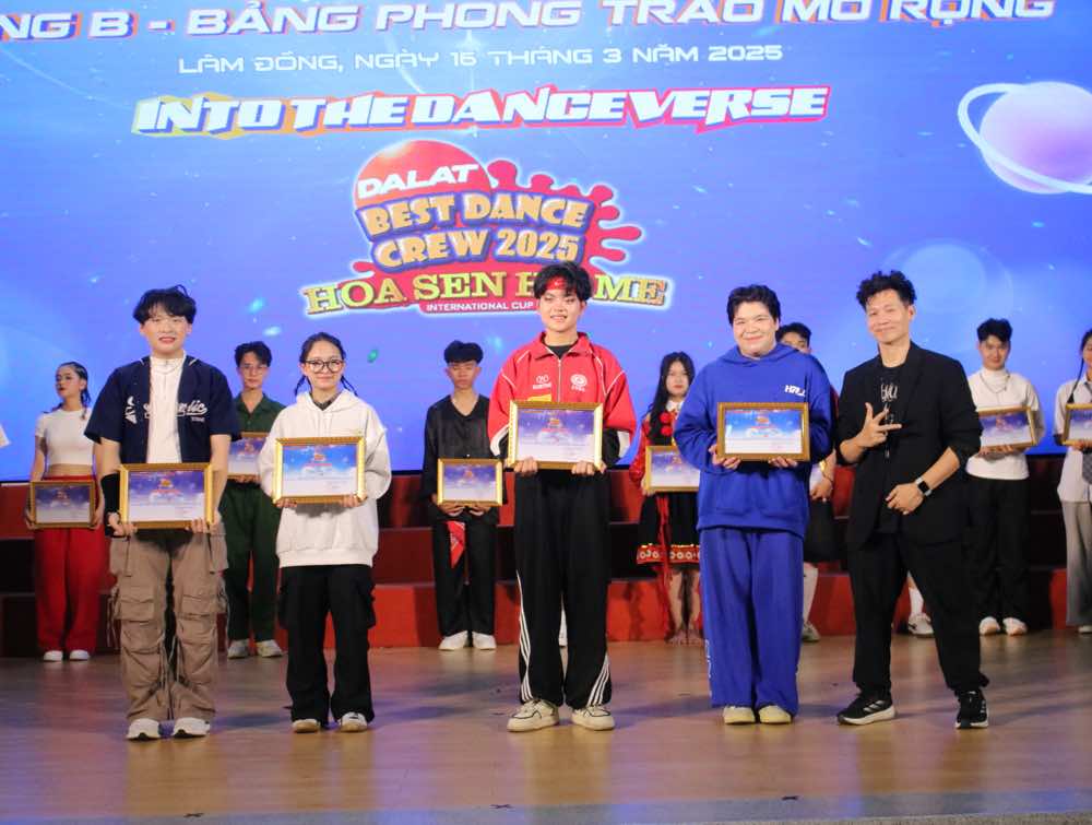 1A.935.Bang B - 4 Giai 3-spotlight-vietnam