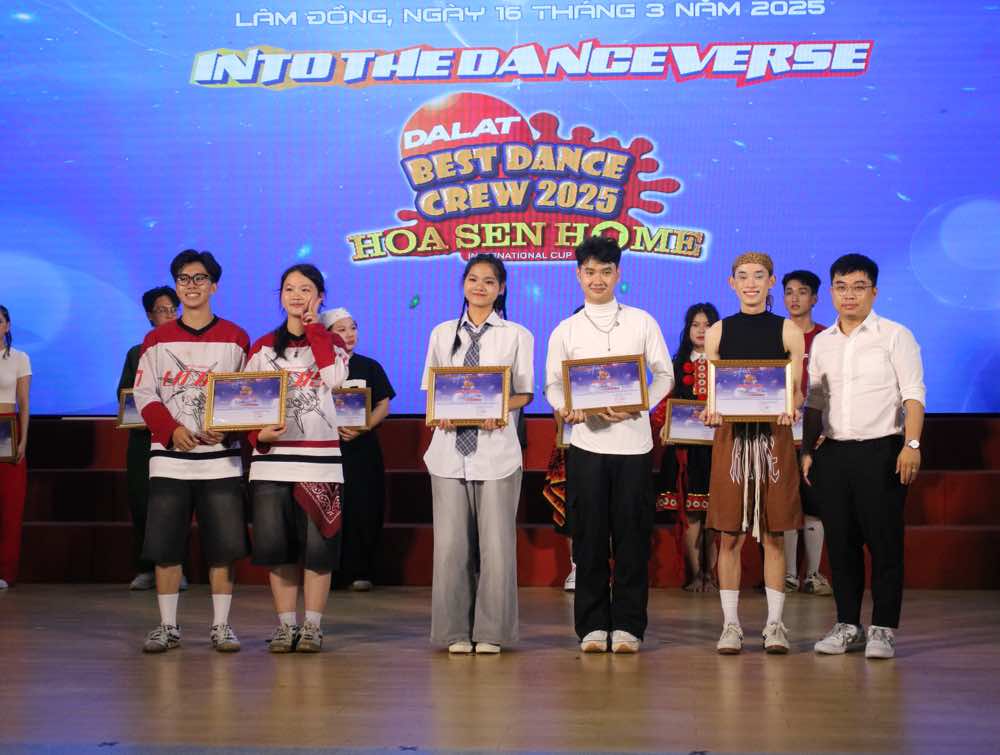1A.935.Bang B - 4 Giai khuyen khich-spotlight-vietnam