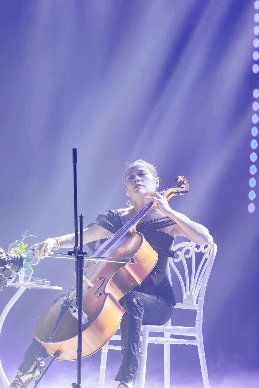 1a.101.dao-dien-khoa-nguyen-tinh-nguoi-giua-bao-lu-10