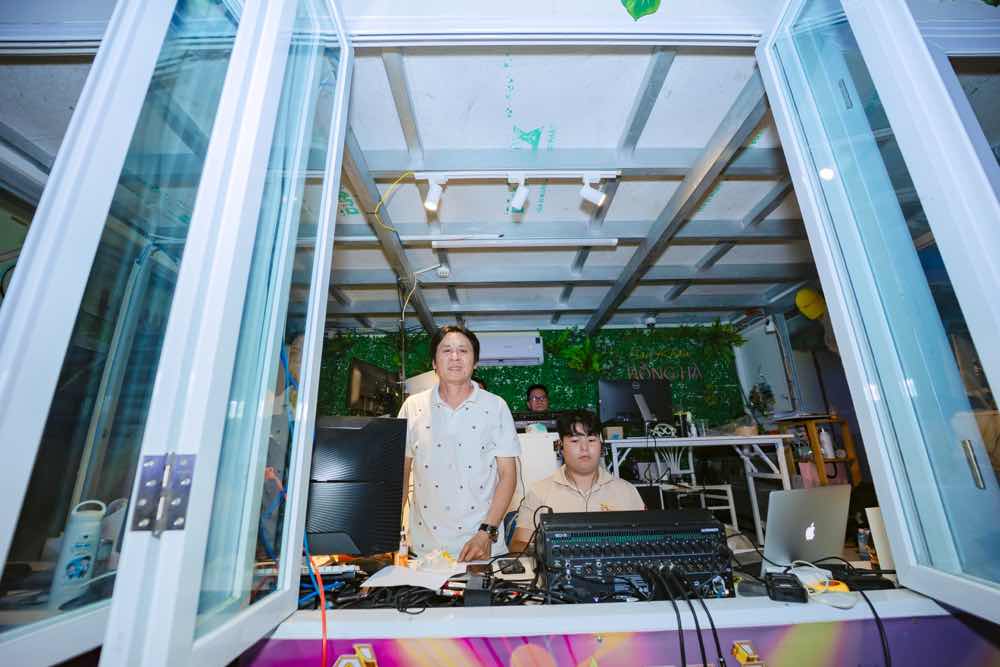 1a.101.dao-dien-khoa-nguyen-tinh-nguoi-giua-bao-lu-19