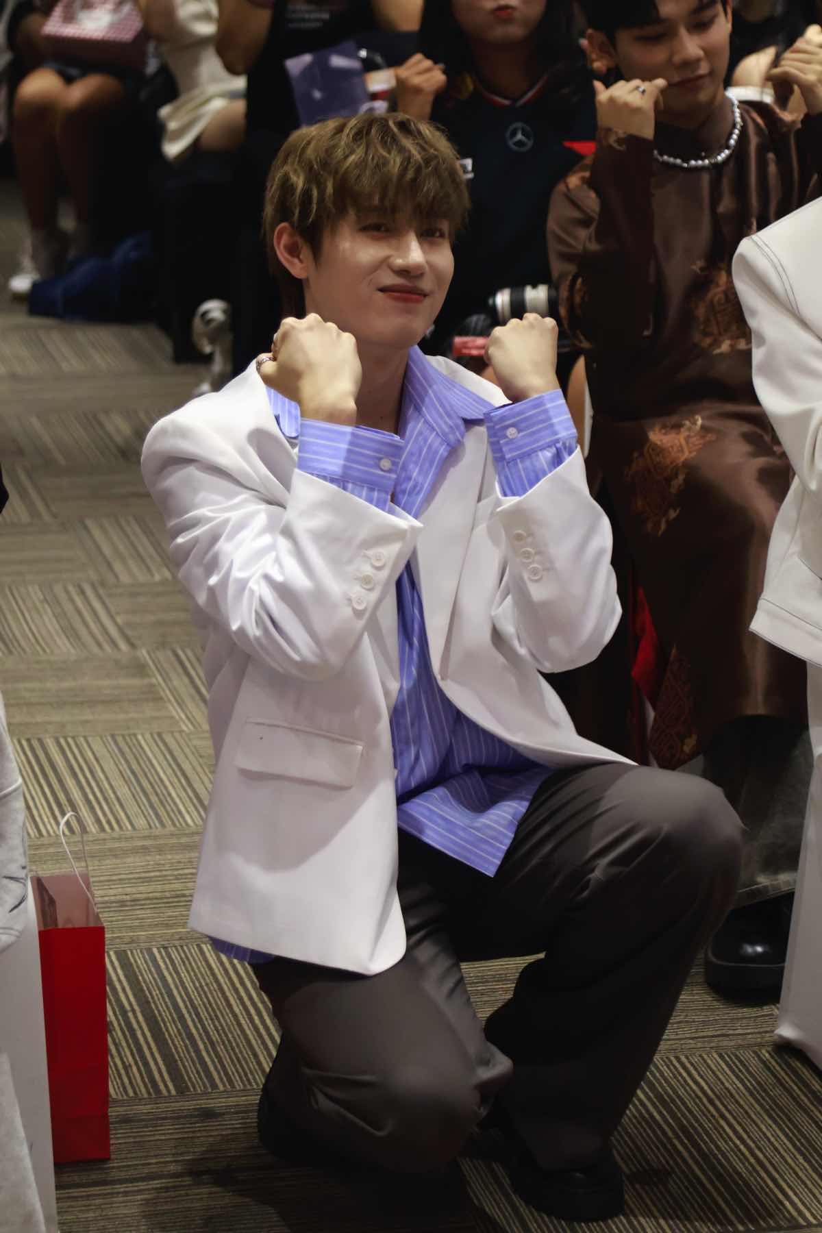 1a.105.ho-dong-quan-tan-binh-toan-nang-truyen-thong-spotlight-viet-nam-2