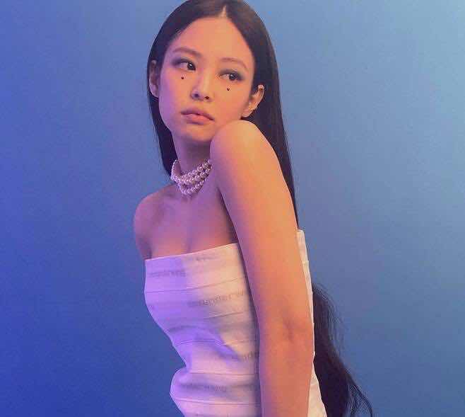 1a.118.jennie-blackpink-truyen-thong-spotlight-vietnam2