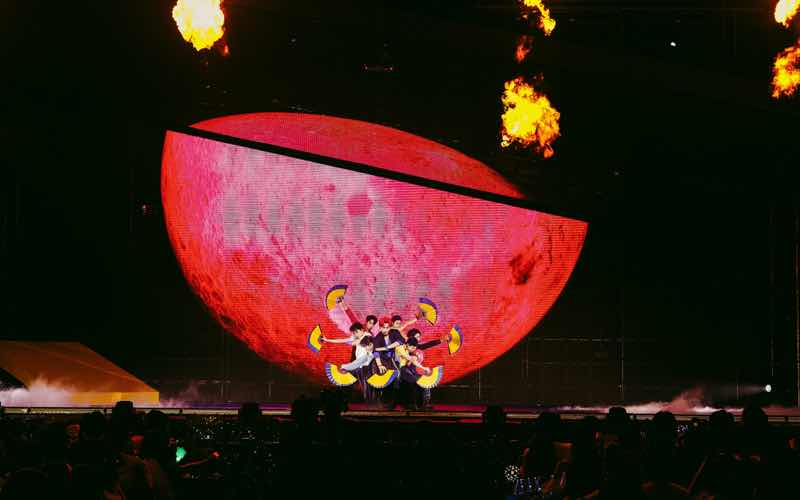 1a.140.San khau bung no cua tiet muc Guong vo lam lanh3