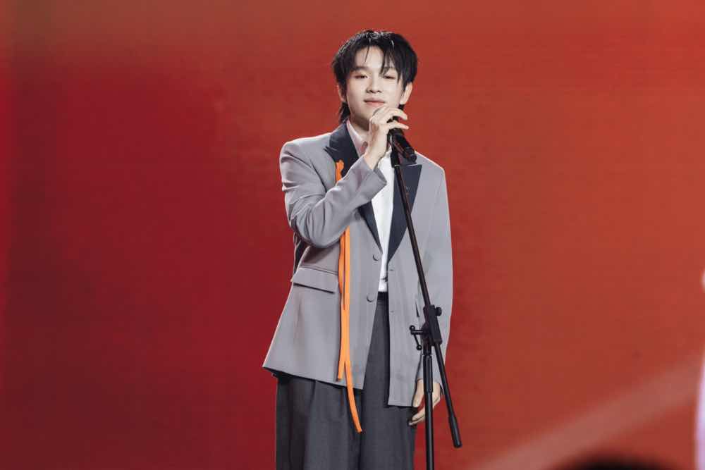 1a.16.Thanh vien nhom UPRIZE - Nghe si Phuc Nguyen