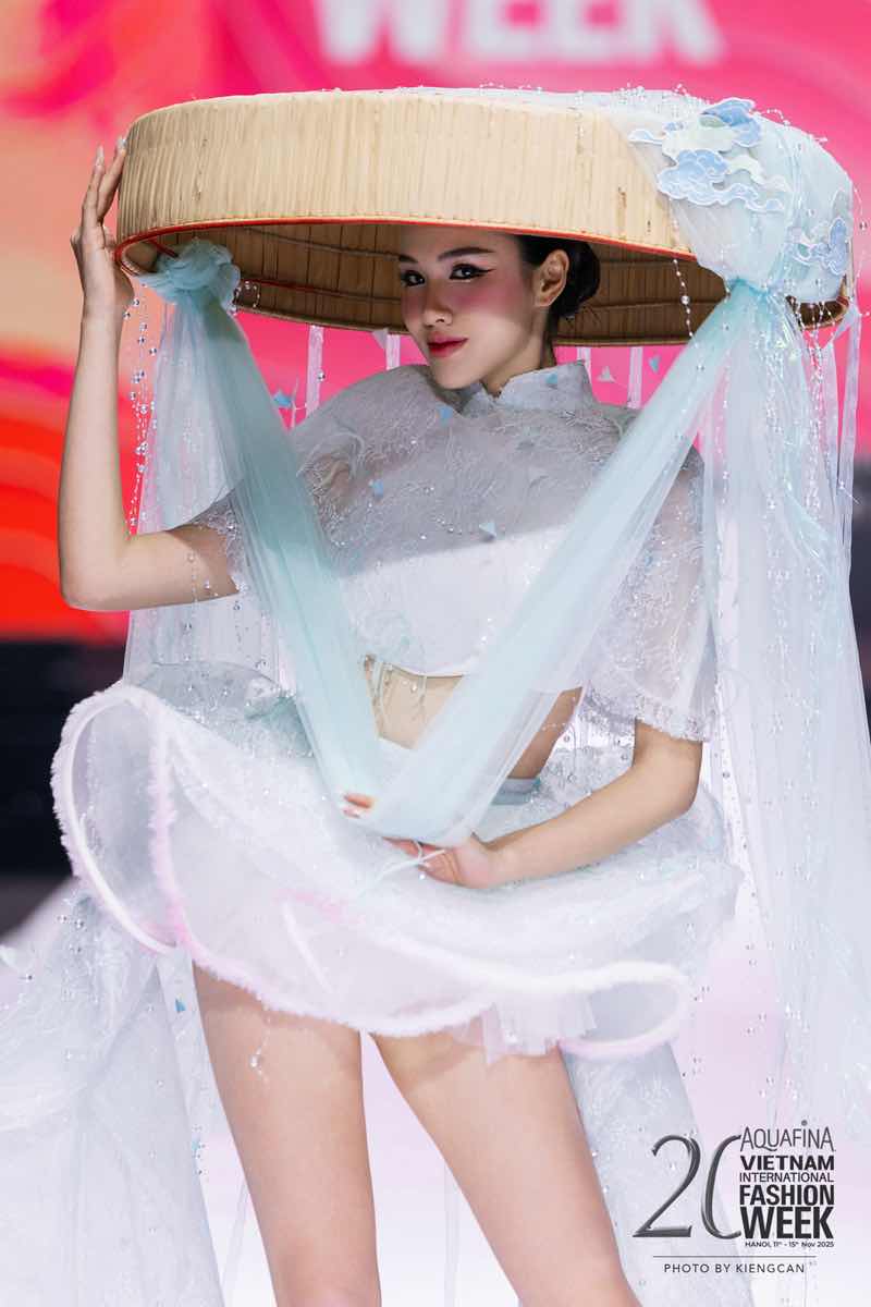1a.189.trinh-my-anh-viet-nam-fashion-week-truyen-thong-spotlight-vietnam11
