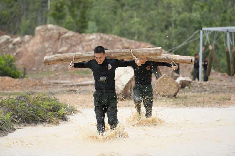 1a.190.chien-si-qua-cam-truyen-thong-spotlight-vietnam-1